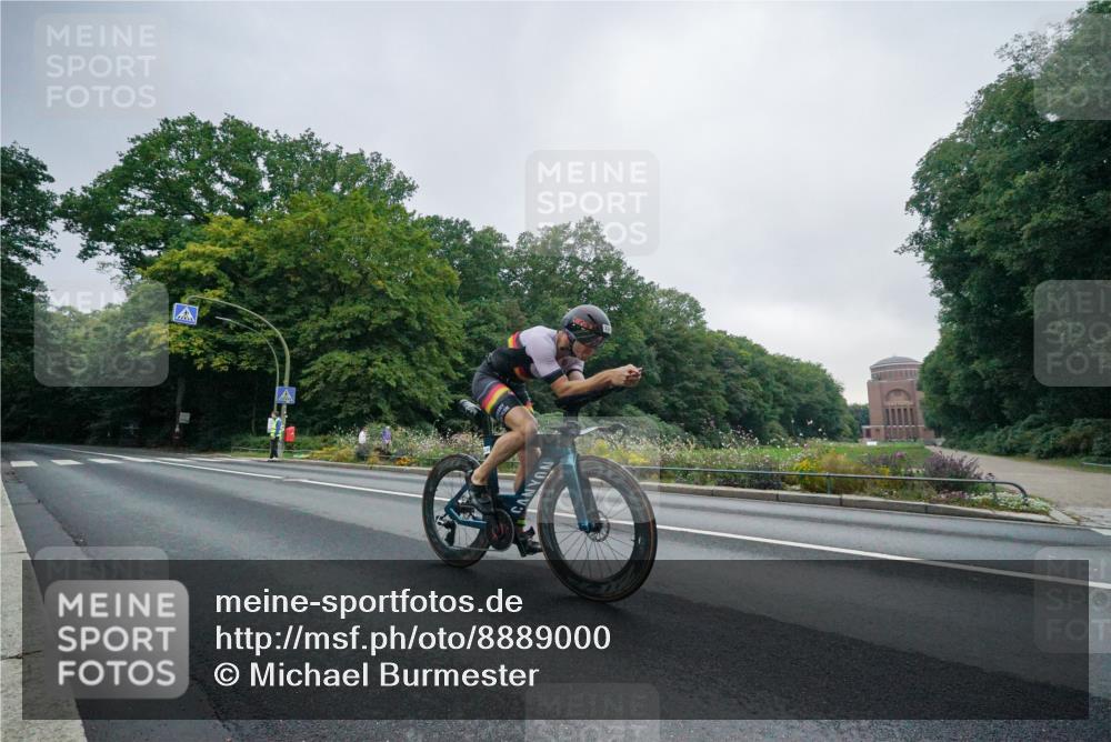 14.09.2025 - Stadtparktriathlon Michael Burmester http://msf.ph/oto/8889000 14.09.2025 09:00:11 Radfahren 330 meine-sportfotos.de