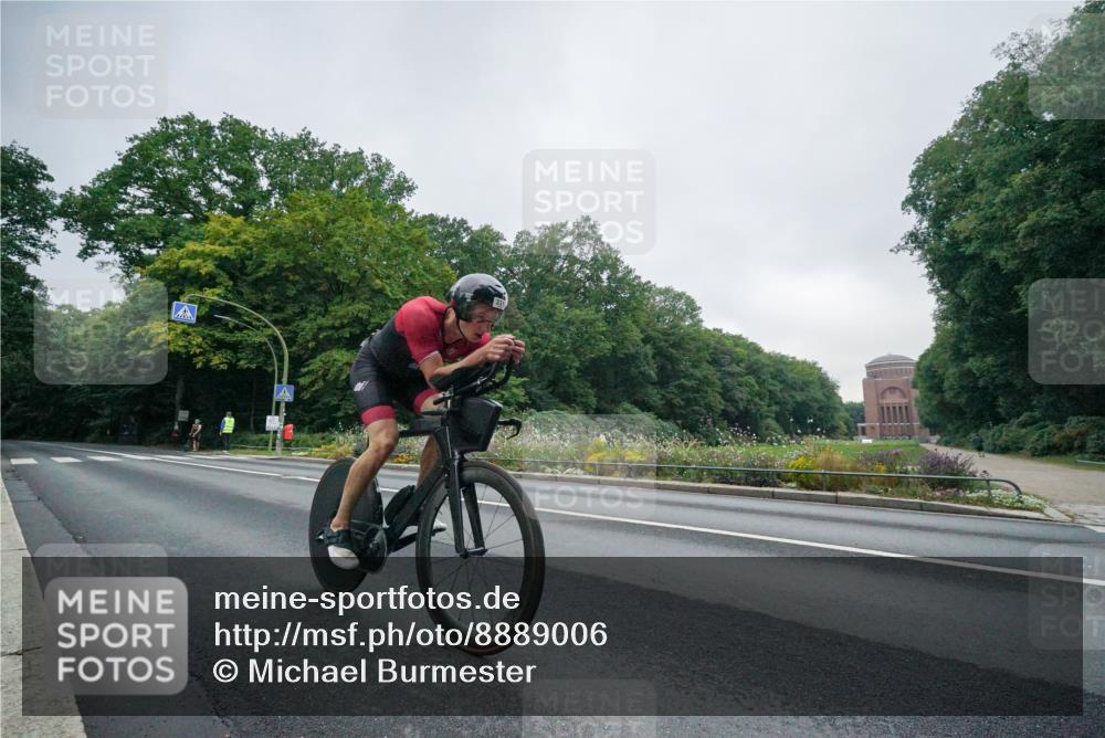 14.09.2025 - Stadtparktriathlon Michael Burmester http://msf.ph/oto/8889006 14.09.2025 09:00:40 Radfahren 331 meine-sportfotos.de