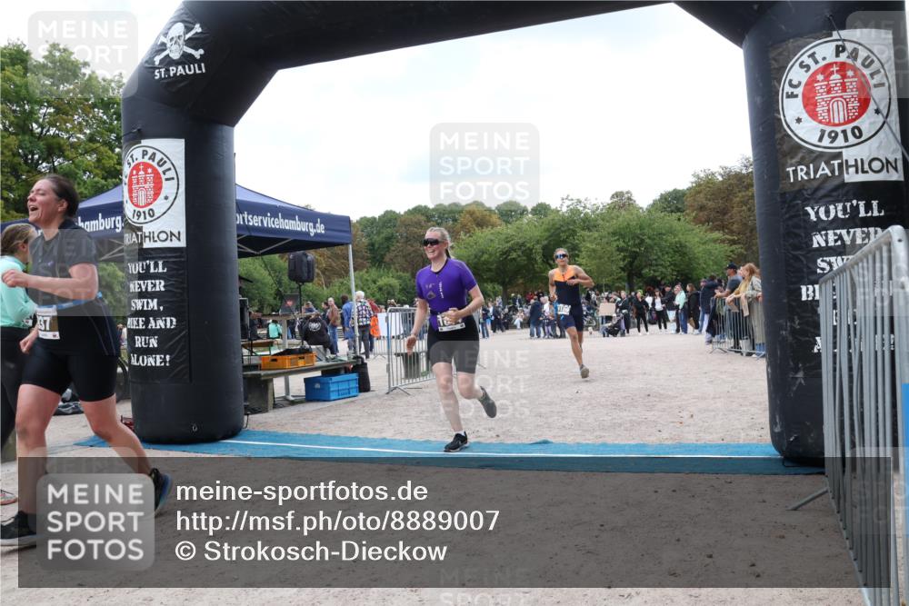14.09.2025 - Stadtparktriathlon Strokosch-Dieckow http://msf.ph/oto/8889007 14.09.2025 12:36:42 Ziel 937, 1014, 1109 meine-sportfotos.de