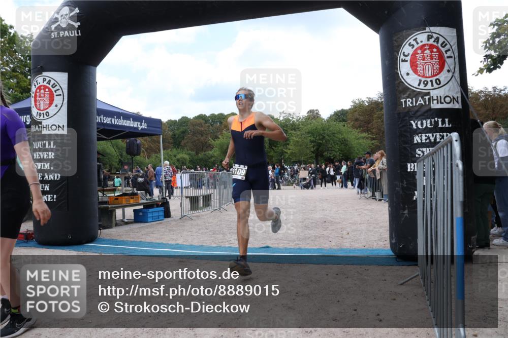14.09.2025 - Stadtparktriathlon Strokosch-Dieckow http://msf.ph/oto/8889015 14.09.2025 12:36:44 Ziel 937, 1014, 1109 meine-sportfotos.de