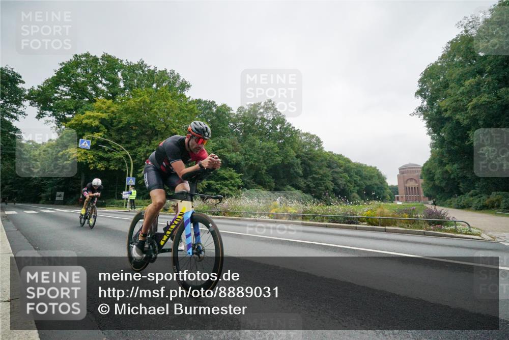 14.09.2025 - Stadtparktriathlon Michael Burmester http://msf.ph/oto/8889031 14.09.2025 09:02:16 Radfahren 301, 333, 366, 371, 373 meine-sportfotos.de