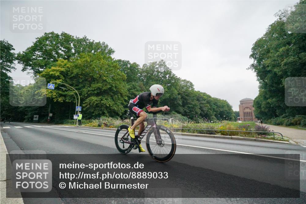 14.09.2025 - Stadtparktriathlon Michael Burmester http://msf.ph/oto/8889033 14.09.2025 09:02:16 Radfahren 301, 333, 366, 371, 373 meine-sportfotos.de