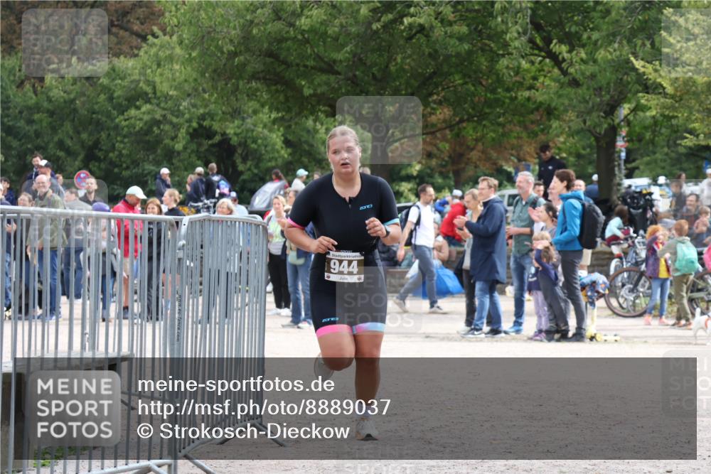 14.09.2025 - Stadtparktriathlon Strokosch-Dieckow http://msf.ph/oto/8889037 14.09.2025 12:37:25 Ziel 944, 1048 meine-sportfotos.de