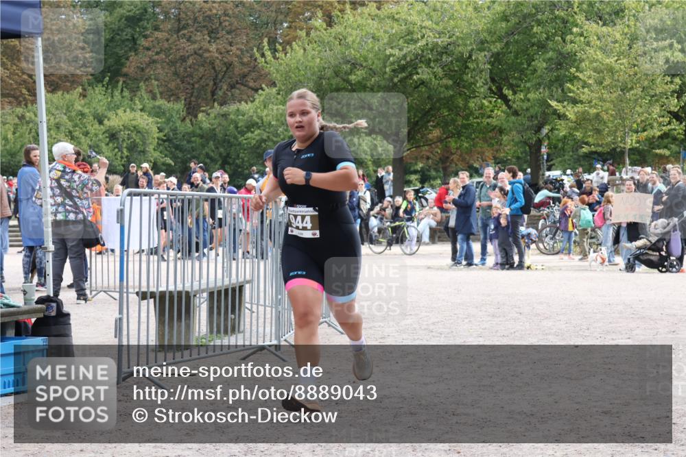 14.09.2025 - Stadtparktriathlon Strokosch-Dieckow http://msf.ph/oto/8889043 14.09.2025 12:37:26 Ziel 944, 1048 meine-sportfotos.de