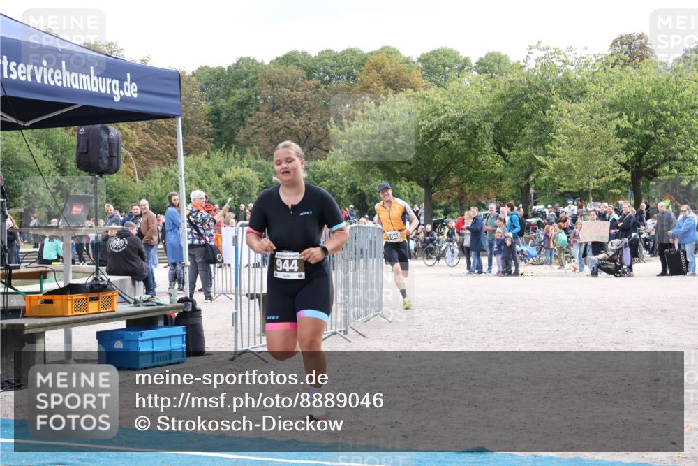 14.09.2025 - Stadtparktriathlon Strokosch-Dieckow http://msf.ph/oto/8889046 14.09.2025 12:37:27 Ziel 944, 1048 meine-sportfotos.de
