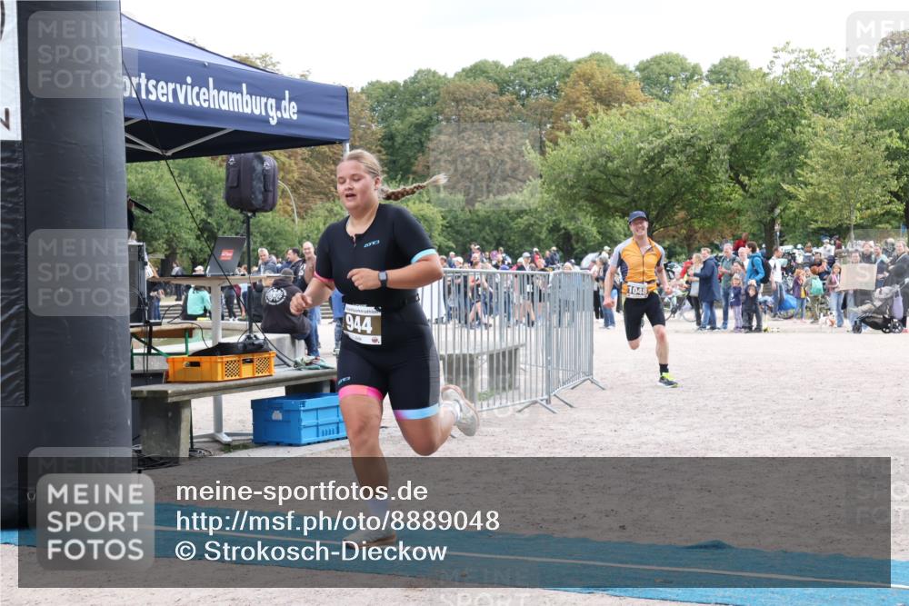 14.09.2025 - Stadtparktriathlon Strokosch-Dieckow http://msf.ph/oto/8889048 14.09.2025 12:37:27 Ziel 944, 1048 meine-sportfotos.de