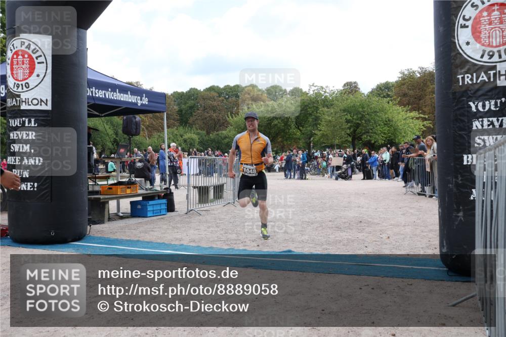 14.09.2025 - Stadtparktriathlon Strokosch-Dieckow http://msf.ph/oto/8889058 14.09.2025 12:37:29 Ziel 944, 1048 meine-sportfotos.de