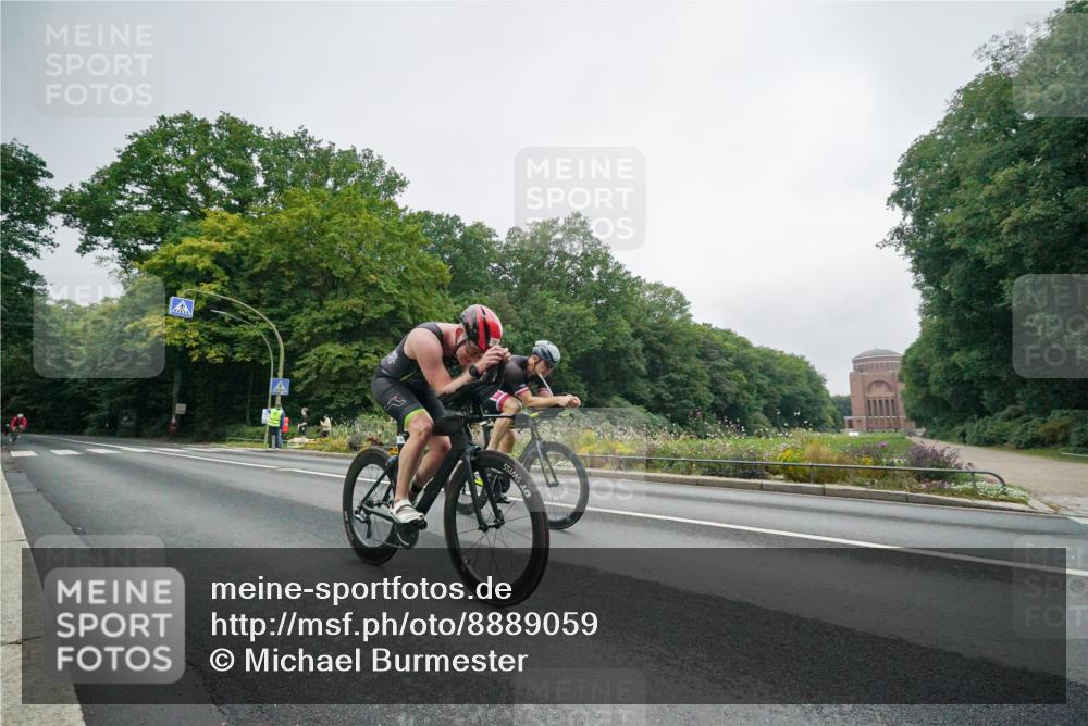 14.09.2025 - Stadtparktriathlon Michael Burmester http://msf.ph/oto/8889059 14.09.2025 09:02:48 Radfahren 302, 323, 361, 362, 375 meine-sportfotos.de