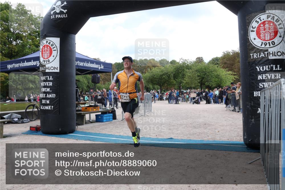 14.09.2025 - Stadtparktriathlon Strokosch-Dieckow http://msf.ph/oto/8889060 14.09.2025 12:37:29 Ziel 944, 1048 meine-sportfotos.de