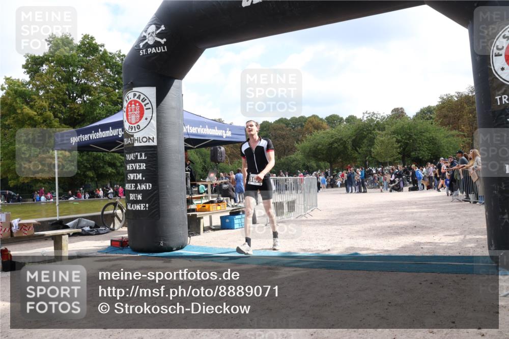 14.09.2025 - Stadtparktriathlon Strokosch-Dieckow http://msf.ph/oto/8889071 14.09.2025 12:37:39 Ziel 1051 meine-sportfotos.de
