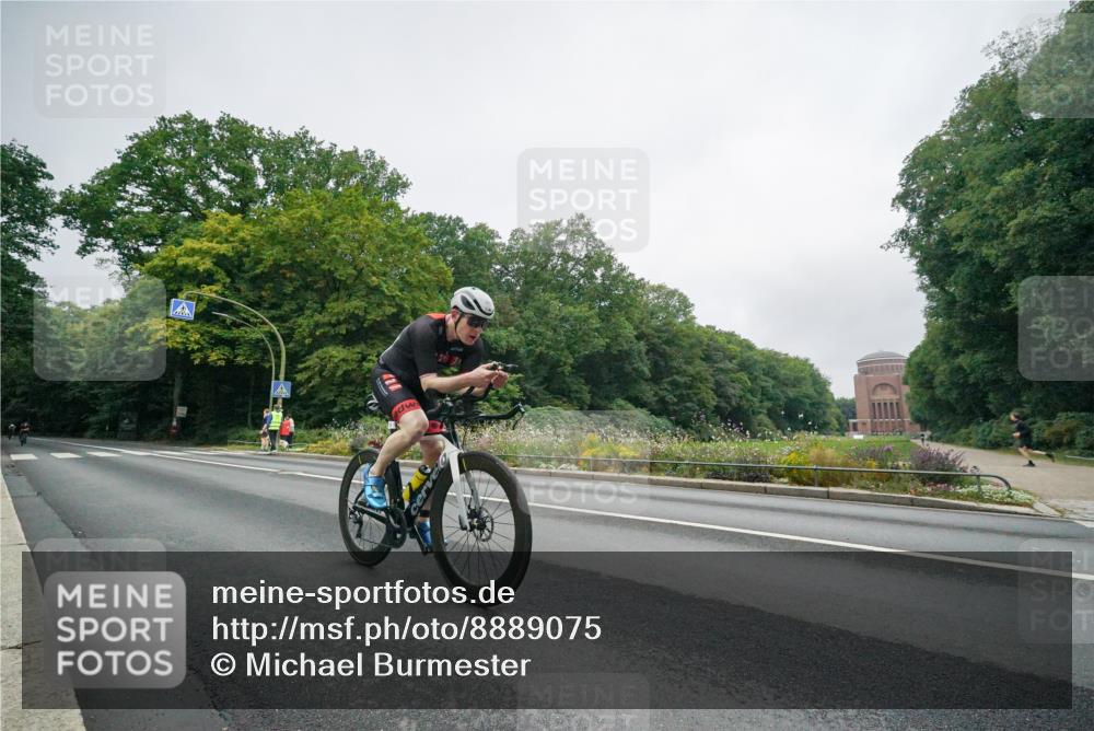 14.09.2025 - Stadtparktriathlon Michael Burmester http://msf.ph/oto/8889075 14.09.2025 09:03:15 Radfahren 337, 350, 353, 354 meine-sportfotos.de