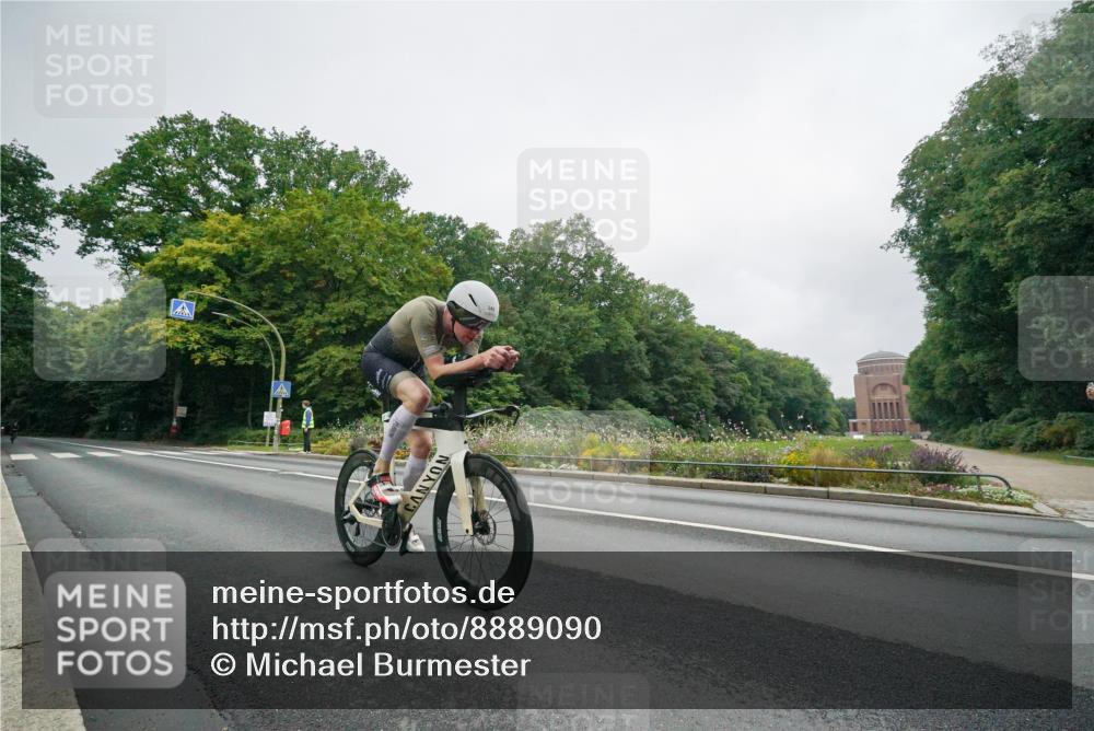 14.09.2025 - Stadtparktriathlon Michael Burmester http://msf.ph/oto/8889090 14.09.2025 09:03:48 Radfahren 311, 325, 328, 348, 413, 414 meine-sportfotos.de