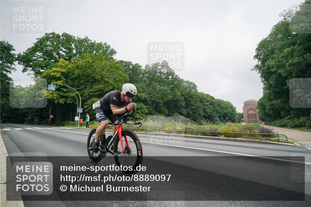14.09.2025 - Stadtparktriathlon Michael Burmester http://msf.ph/oto/8889097 14.09.2025 09:03:58 Radfahren 311, 325, 336, 414 meine-sportfotos.de
