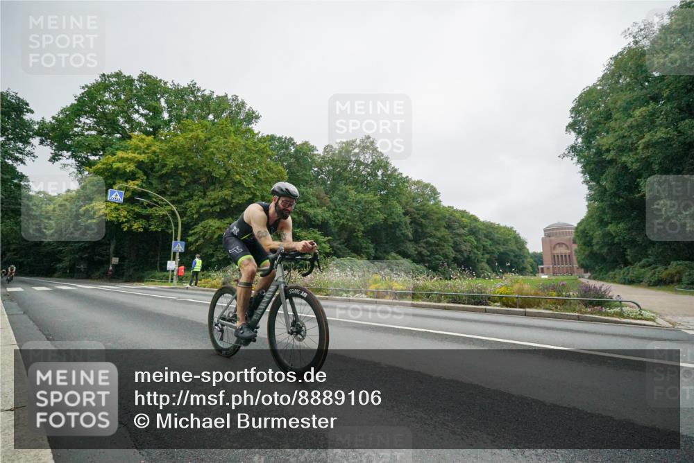 14.09.2025 - Stadtparktriathlon Michael Burmester http://msf.ph/oto/8889106 14.09.2025 09:04:18 Radfahren 303, 332, 338, 369, 372 meine-sportfotos.de