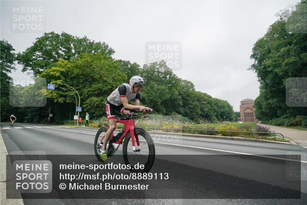 14.09.2025 - Stadtparktriathlon Michael Burmester http://msf.ph/oto/8889113 14.09.2025 09:04:23 Radfahren 303, 332, 338, 369, 372 meine-sportfotos.de