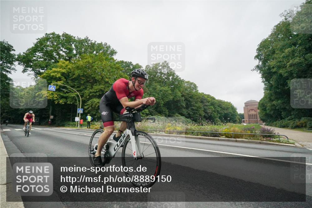 14.09.2025 - Stadtparktriathlon Michael Burmester http://msf.ph/oto/8889150 14.09.2025 09:05:38 Radfahren 310, 317, 327, 330, 394 meine-sportfotos.de