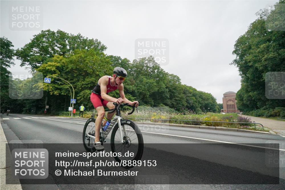 14.09.2025 - Stadtparktriathlon Michael Burmester http://msf.ph/oto/8889153 14.09.2025 09:05:39 Radfahren 310, 317, 327, 330, 394 meine-sportfotos.de