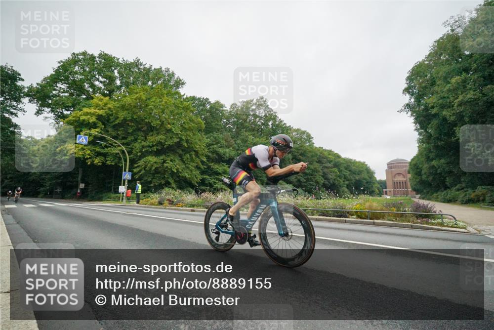 14.09.2025 - Stadtparktriathlon Michael Burmester http://msf.ph/oto/8889155 14.09.2025 09:05:43 Radfahren 310, 317, 327, 330, 394 meine-sportfotos.de