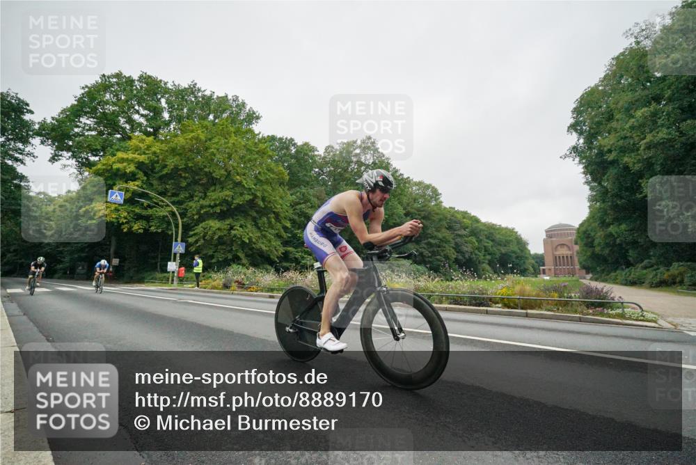 14.09.2025 - Stadtparktriathlon Michael Burmester http://msf.ph/oto/8889170 14.09.2025 09:06:03 Radfahren 306, 307, 320, 335, 356, 412, 431 meine-sportfotos.de