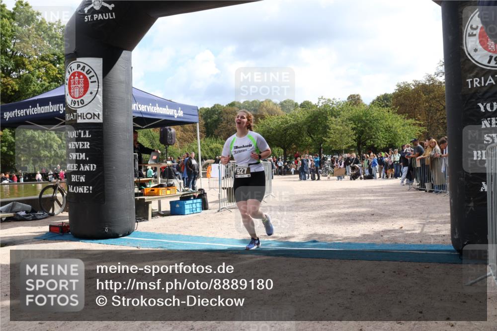 14.09.2025 - Stadtparktriathlon Strokosch-Dieckow http://msf.ph/oto/8889180 14.09.2025 12:38:40 Ziel 927 meine-sportfotos.de