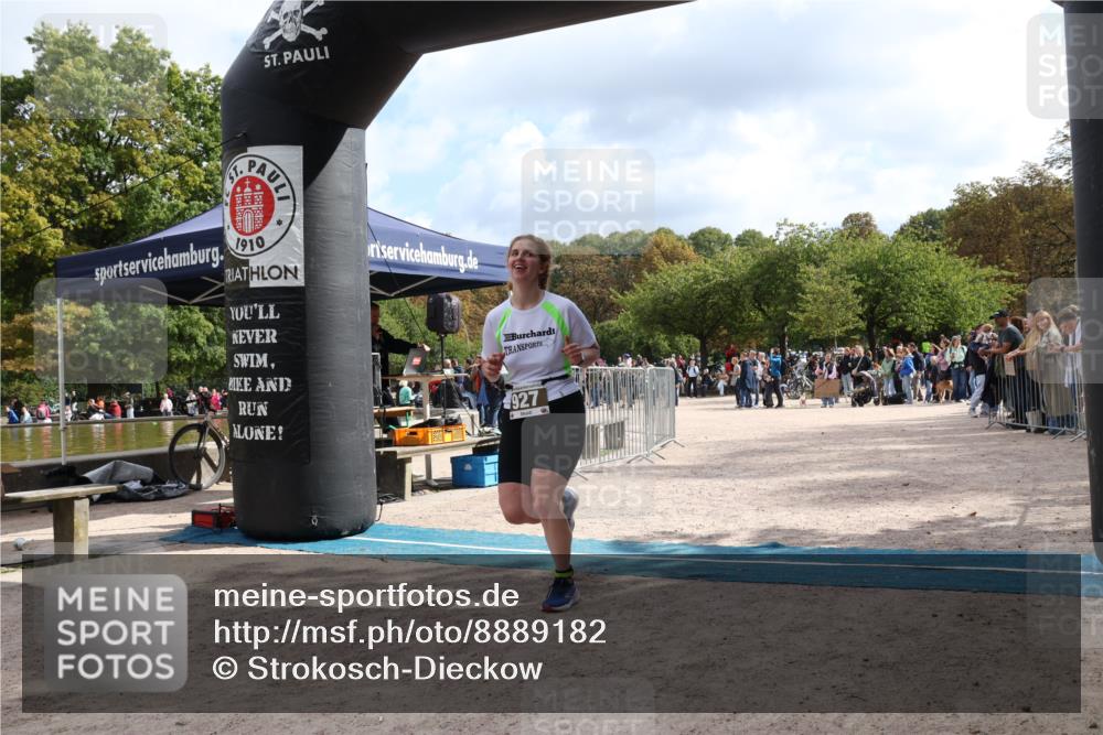 14.09.2025 - Stadtparktriathlon Strokosch-Dieckow http://msf.ph/oto/8889182 14.09.2025 12:38:40 Ziel 927 meine-sportfotos.de