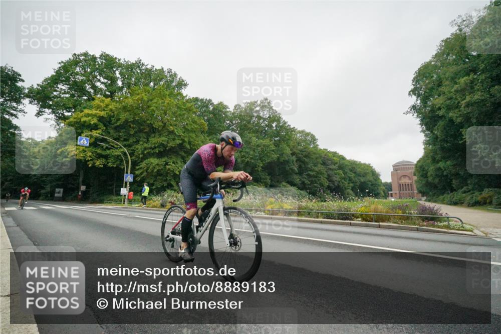 14.09.2025 - Stadtparktriathlon Michael Burmester http://msf.ph/oto/8889183 14.09.2025 09:06:23 Radfahren 331, 346, 359, 402, 422 meine-sportfotos.de