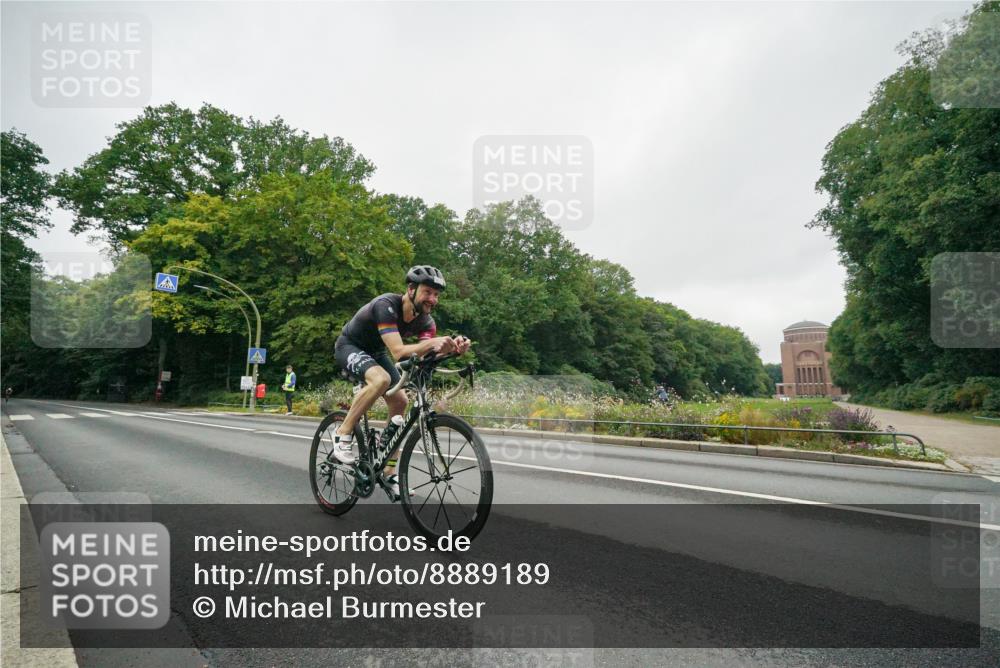 14.09.2025 - Stadtparktriathlon Michael Burmester http://msf.ph/oto/8889189 14.09.2025 09:06:37 Radfahren 334, 386 meine-sportfotos.de