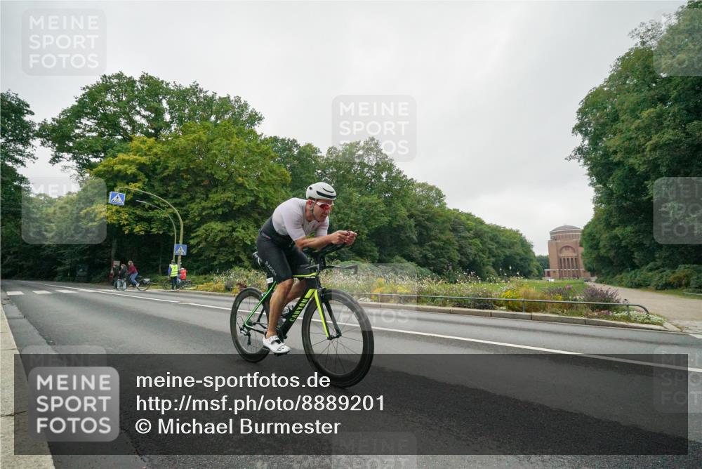 14.09.2025 - Stadtparktriathlon Michael Burmester http://msf.ph/oto/8889201 14.09.2025 09:06:58 Radfahren 397 meine-sportfotos.de