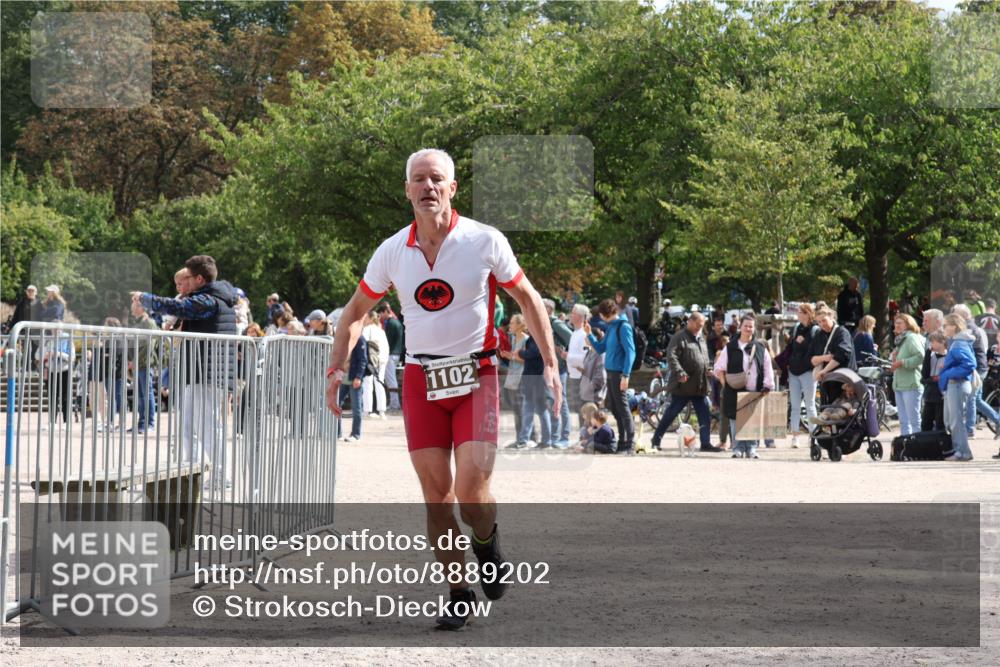 14.09.2025 - Stadtparktriathlon Strokosch-Dieckow http://msf.ph/oto/8889202 14.09.2025 12:39:19 Ziel 1102 meine-sportfotos.de