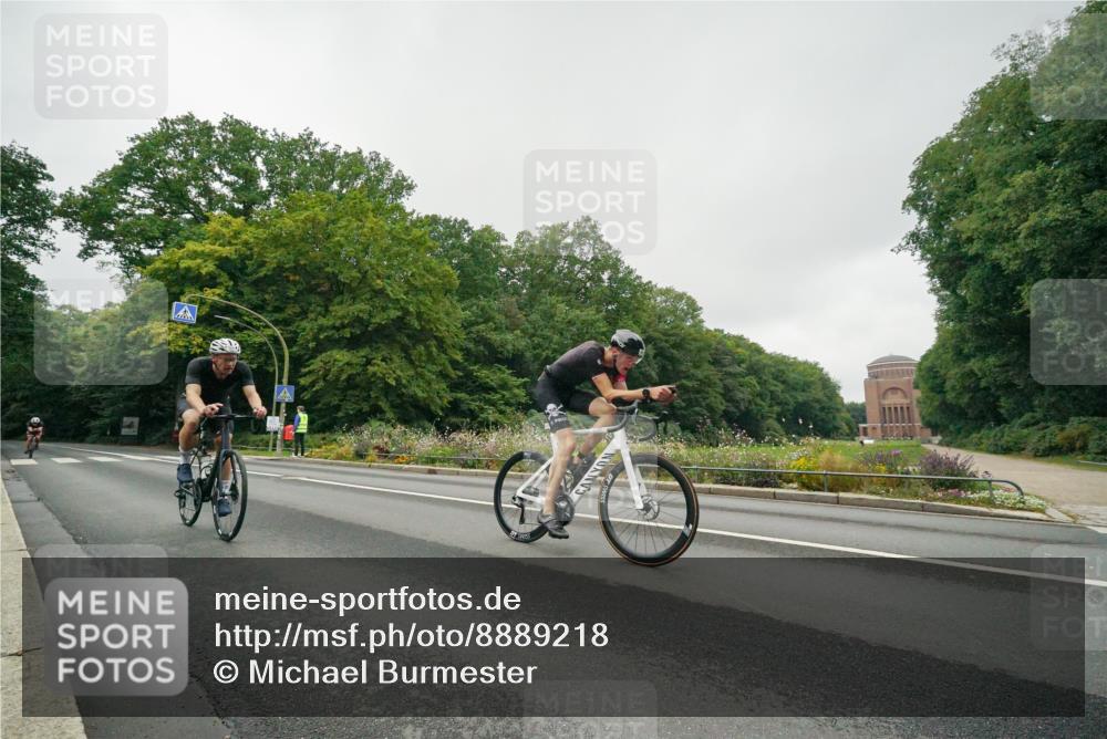 14.09.2025 - Stadtparktriathlon Michael Burmester http://msf.ph/oto/8889218 14.09.2025 09:07:51 Radfahren 324, 368, 380, 401, 404 meine-sportfotos.de