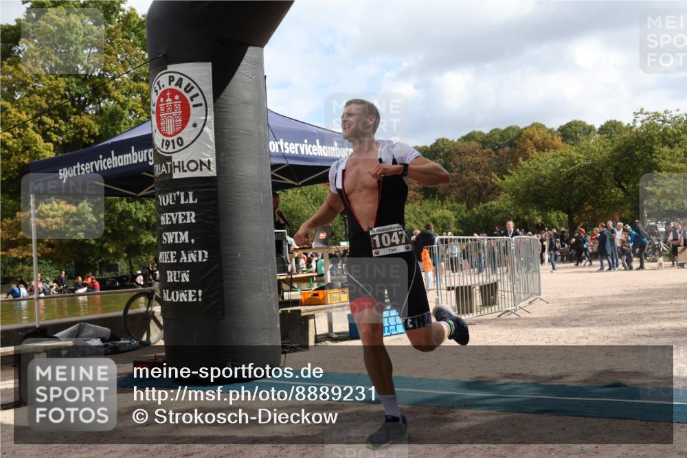 14.09.2025 - Stadtparktriathlon Strokosch-Dieckow http://msf.ph/oto/8889231 14.09.2025 12:39:32 Ziel 995, 1047 meine-sportfotos.de