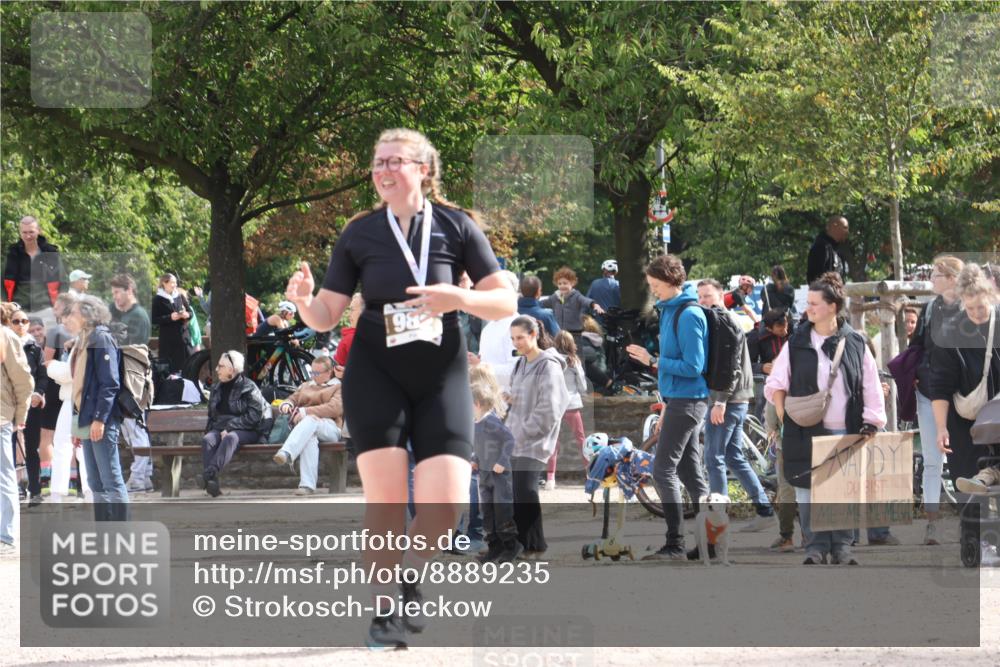 14.09.2025 - Stadtparktriathlon Strokosch-Dieckow http://msf.ph/oto/8889235 14.09.2025 12:39:35 Ziel 995, 1047 meine-sportfotos.de