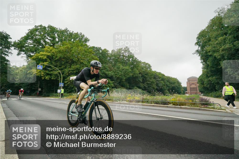 14.09.2025 - Stadtparktriathlon Michael Burmester http://msf.ph/oto/8889236 14.09.2025 09:08:31 Radfahren 301, 326, 345, 363, 370, 371, 373, 381, 383, 393, 400, 430 meine-sportfotos.de