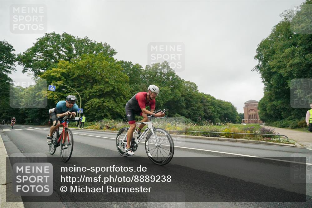 14.09.2025 - Stadtparktriathlon Michael Burmester http://msf.ph/oto/8889238 14.09.2025 09:08:32 Radfahren 301, 326, 345, 363, 370, 371, 373, 381, 383, 393, 400, 418, 430 meine-sportfotos.de