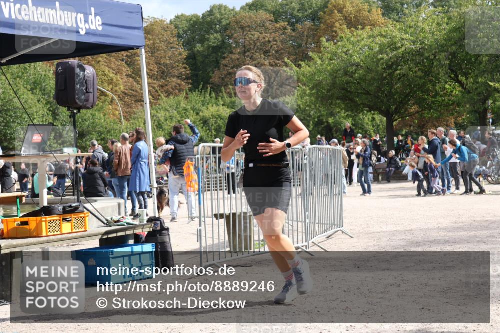 14.09.2025 - Stadtparktriathlon Strokosch-Dieckow http://msf.ph/oto/8889246 14.09.2025 12:39:38 Ziel 995, 1047 meine-sportfotos.de