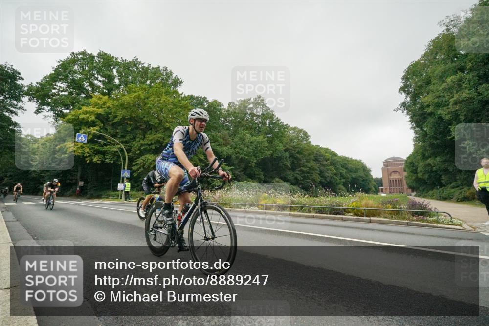14.09.2025 - Stadtparktriathlon Michael Burmester http://msf.ph/oto/8889247 14.09.2025 09:08:39 Radfahren 318, 326, 339, 340, 342, 345, 347, 363, 365, 370, 383, 400, 410, 418 meine-sportfotos.de