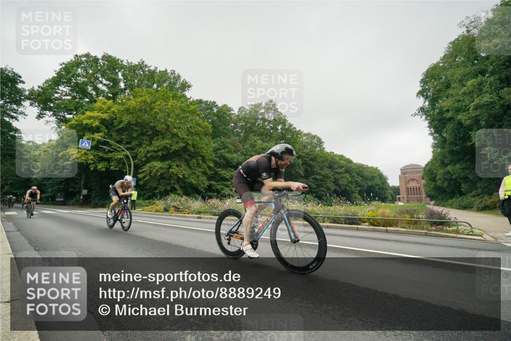 14.09.2025 - Stadtparktriathlon Michael Burmester http://msf.ph/oto/8889249 14.09.2025 09:08:40 Radfahren 318, 326, 339, 340, 342, 345, 347, 363, 365, 370, 383, 410, 418, 437 meine-sportfotos.de