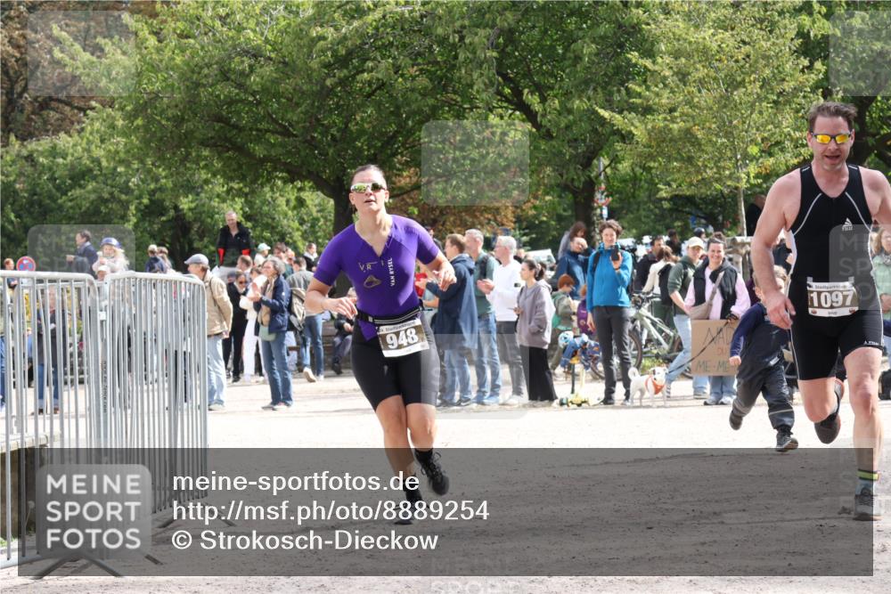 14.09.2025 - Stadtparktriathlon Strokosch-Dieckow http://msf.ph/oto/8889254 14.09.2025 12:39:47 Ziel 948, 960, 1097 meine-sportfotos.de