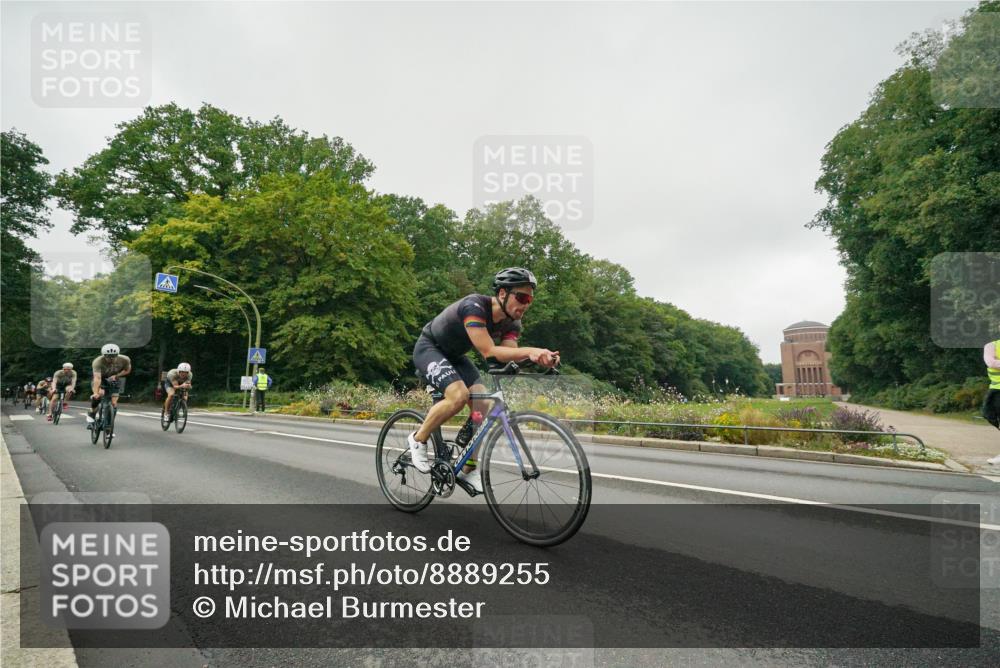14.09.2025 - Stadtparktriathlon Michael Burmester http://msf.ph/oto/8889255 14.09.2025 09:08:43 Radfahren 318, 326, 339, 340, 342, 345, 347, 363, 365, 370, 383, 392, 410, 418, 437 meine-sportfotos.de