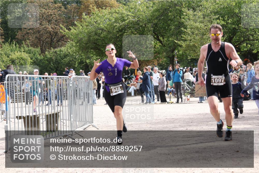 14.09.2025 - Stadtparktriathlon Strokosch-Dieckow http://msf.ph/oto/8889257 14.09.2025 12:39:48 Ziel 948, 960, 1097 meine-sportfotos.de