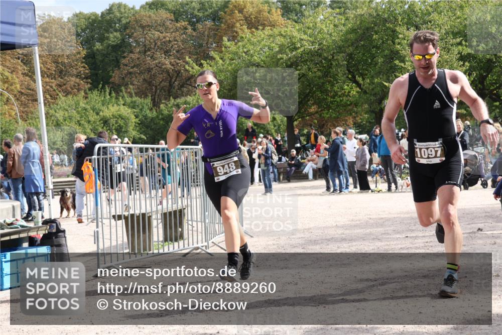 14.09.2025 - Stadtparktriathlon Strokosch-Dieckow http://msf.ph/oto/8889260 14.09.2025 12:39:49 Ziel 939, 948, 960, 1097 meine-sportfotos.de