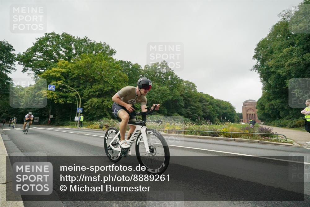 14.09.2025 - Stadtparktriathlon Michael Burmester http://msf.ph/oto/8889261 14.09.2025 09:08:46 Radfahren 318, 339, 340, 342, 347, 365, 392, 410, 418, 437 meine-sportfotos.de