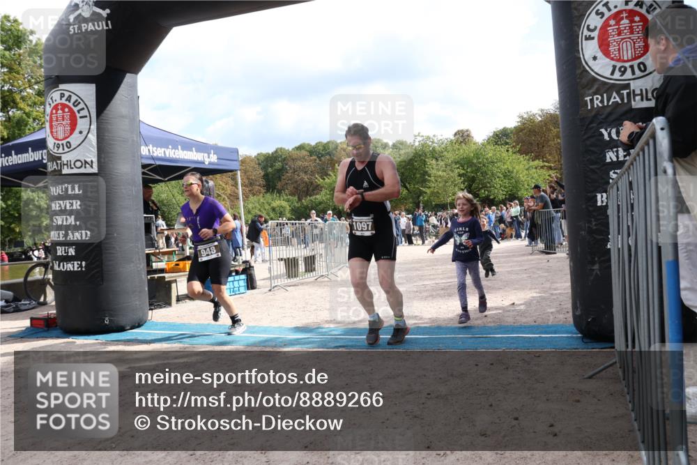 14.09.2025 - Stadtparktriathlon Strokosch-Dieckow http://msf.ph/oto/8889266 14.09.2025 12:39:49 Ziel 939, 948, 960, 1097 meine-sportfotos.de