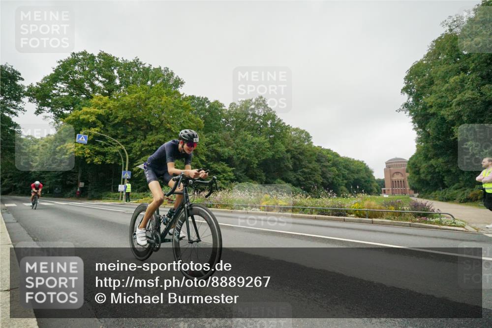 14.09.2025 - Stadtparktriathlon Michael Burmester http://msf.ph/oto/8889267 14.09.2025 09:08:49 Radfahren 339, 340, 342, 347, 365, 392, 410, 437 meine-sportfotos.de