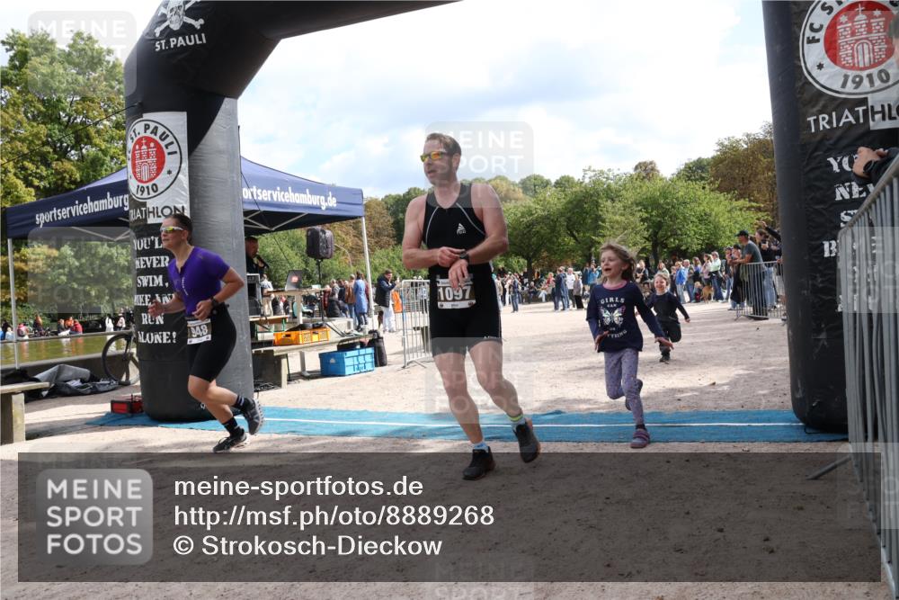 14.09.2025 - Stadtparktriathlon Strokosch-Dieckow http://msf.ph/oto/8889268 14.09.2025 12:39:50 Ziel 939, 948, 960, 1097 meine-sportfotos.de