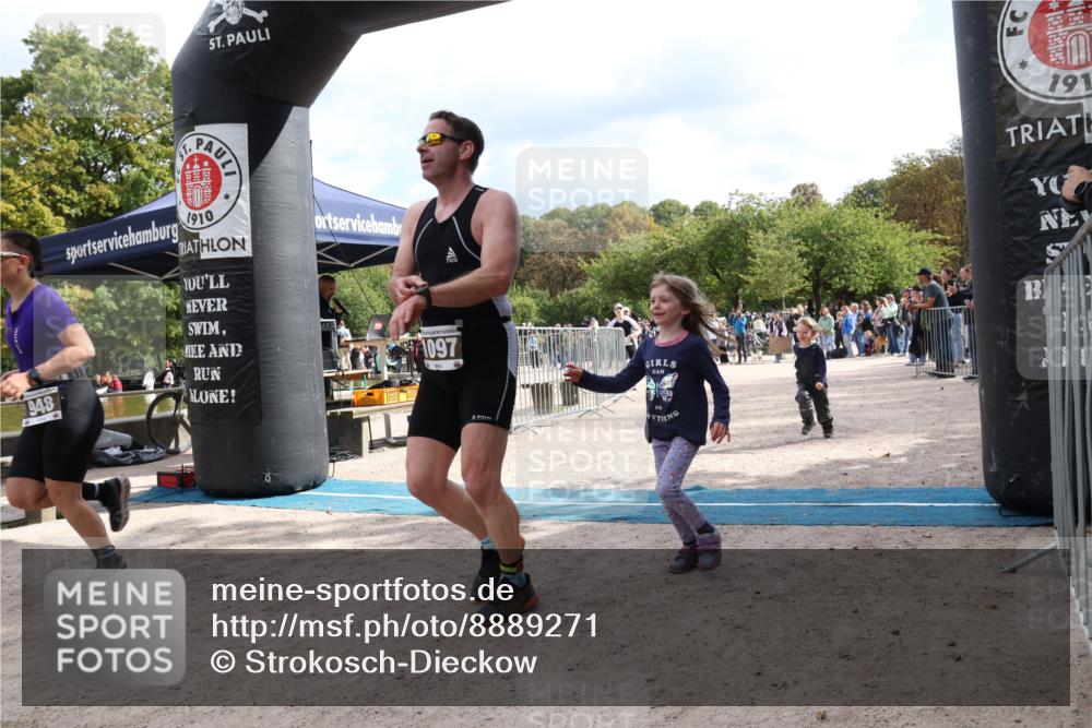 14.09.2025 - Stadtparktriathlon Strokosch-Dieckow http://msf.ph/oto/8889271 14.09.2025 12:39:50 Ziel 939, 948, 960, 1097 meine-sportfotos.de