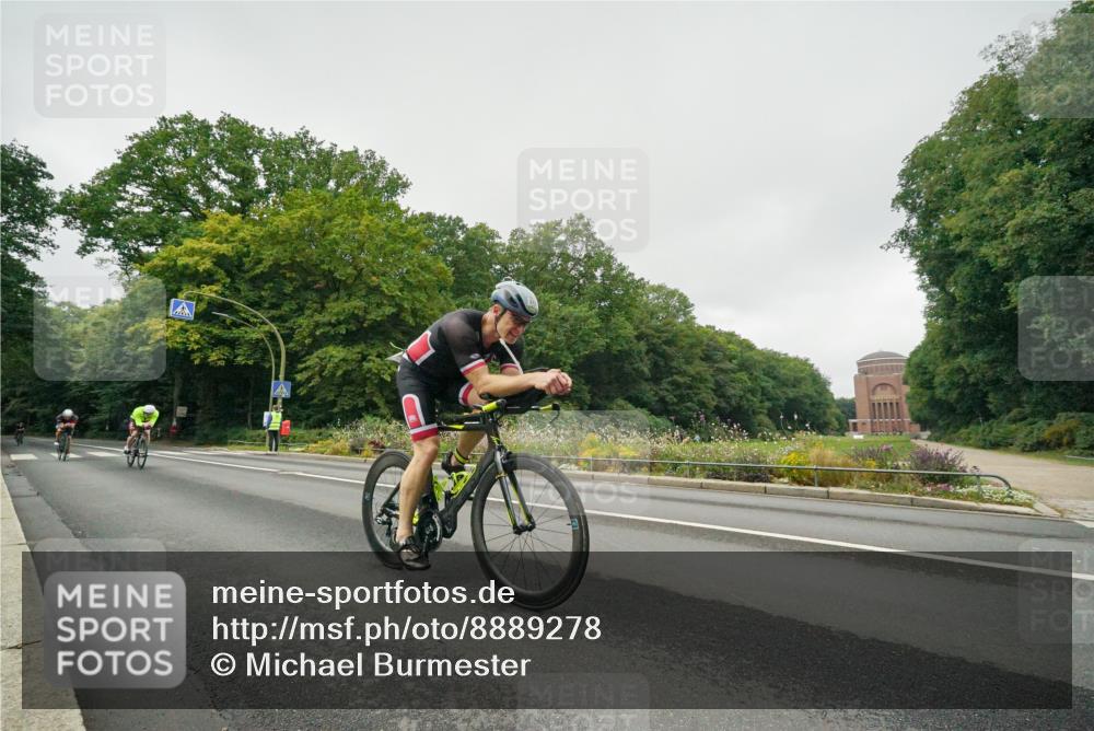 14.09.2025 - Stadtparktriathlon Michael Burmester http://msf.ph/oto/8889278 14.09.2025 09:09:07 Radfahren 323, 341, 352, 353, 375 meine-sportfotos.de