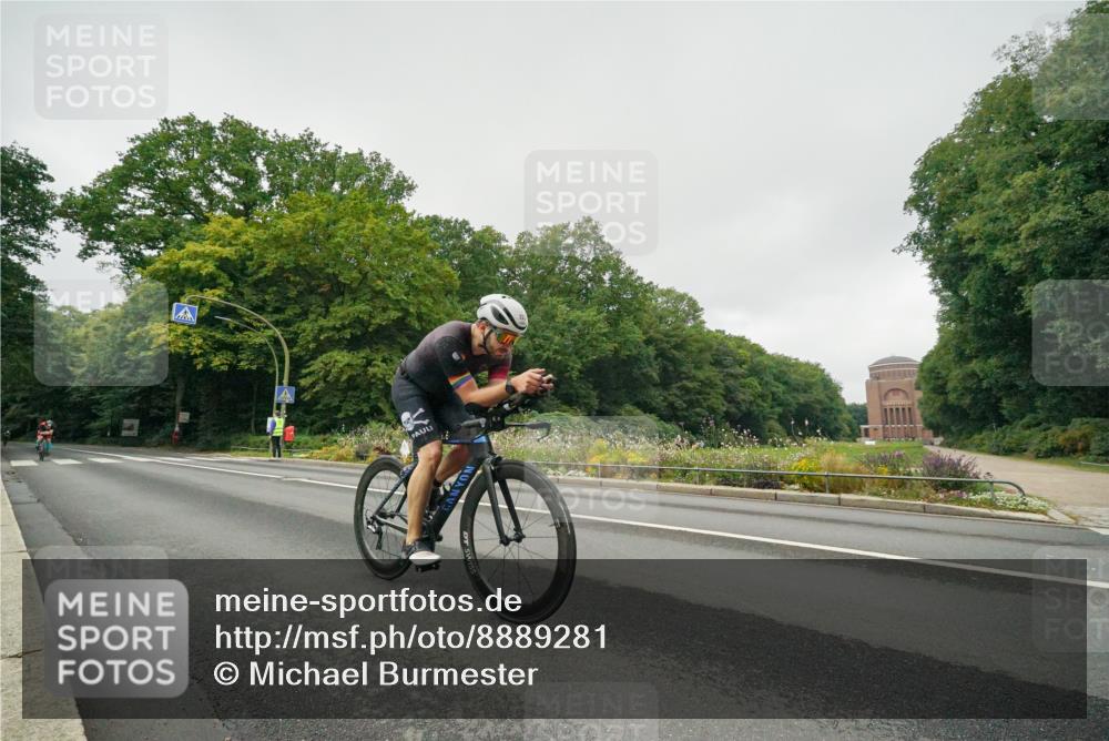 14.09.2025 - Stadtparktriathlon Michael Burmester http://msf.ph/oto/8889281 14.09.2025 09:09:09 Radfahren 323, 341, 352, 353, 375 meine-sportfotos.de