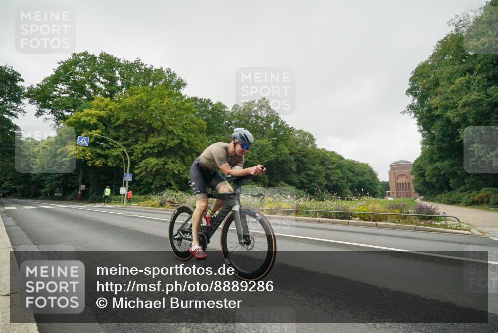 14.09.2025 - Stadtparktriathlon Michael Burmester http://msf.ph/oto/8889286 14.09.2025 09:09:16 Radfahren 341, 353, 379 meine-sportfotos.de