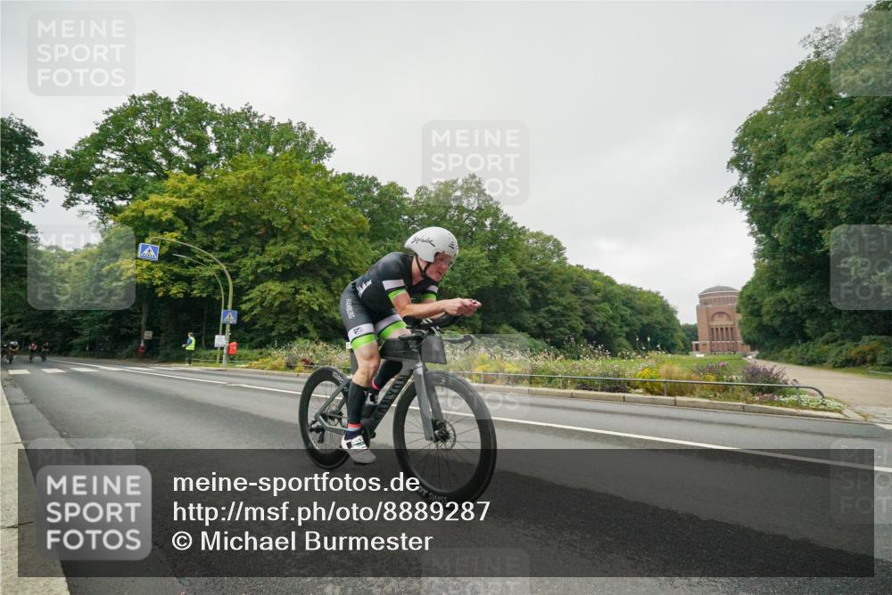 14.09.2025 - Stadtparktriathlon Michael Burmester http://msf.ph/oto/8889287 14.09.2025 09:09:22 Radfahren 337, 349, 354, 361, 376, 379, 398, 451 meine-sportfotos.de